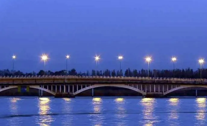 پل غازیان، اولین پل متحرک ایران