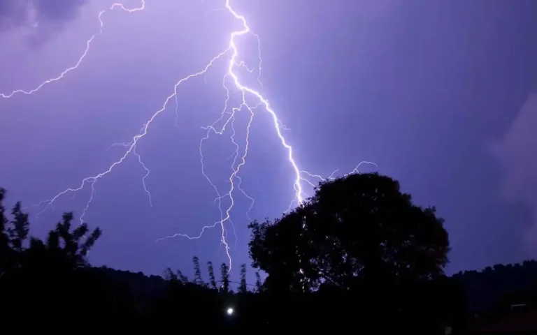 برخورد صاعقه