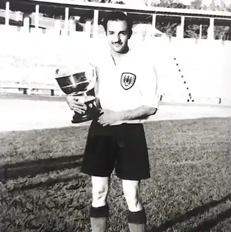 مردم شناس فوتبالیست