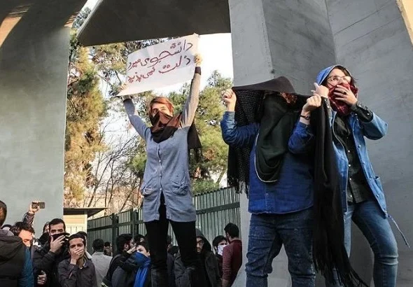 دانشگاه زنده است