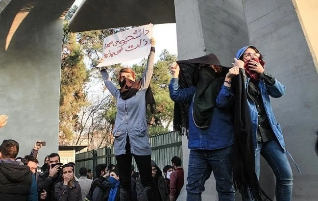 دانشگاه زنده است